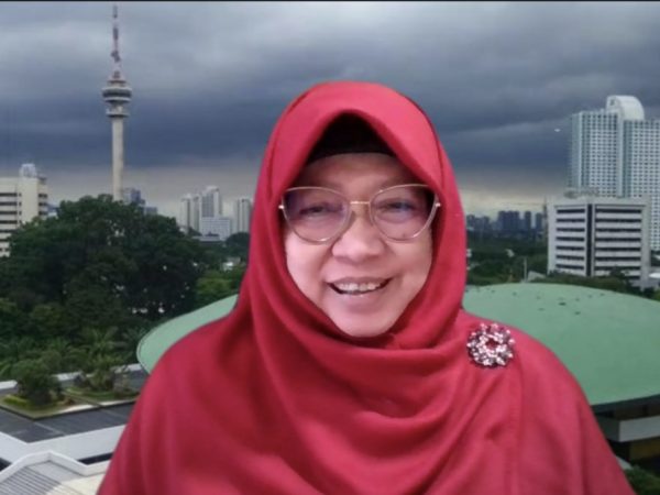 Salurkan Bantuan di Dapil, Anis Berikan Drone dan Bola Volly Untuk Masyarakat Jakarta Timur