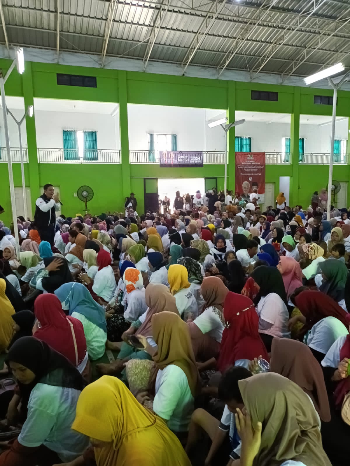 Relawan Bergema Ganjar-Mahfud Gelar Pasar Murah untuk 2500 masyarakat Tangerang 17 Desember 2023