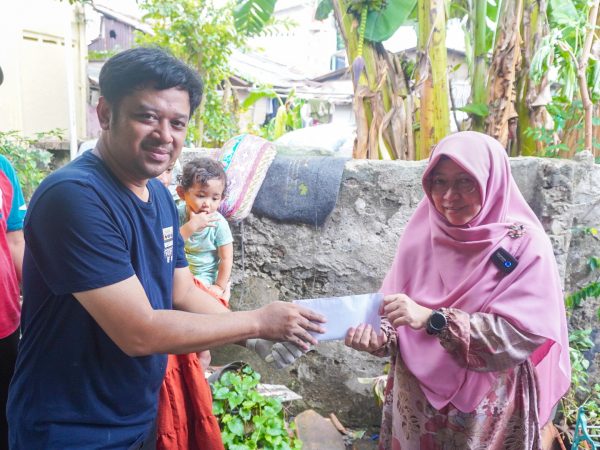 Anis Byarwati Memberikan Bantuan Untuk Korban Kebakaran Di Cipinang Melayu Jakarta Timur