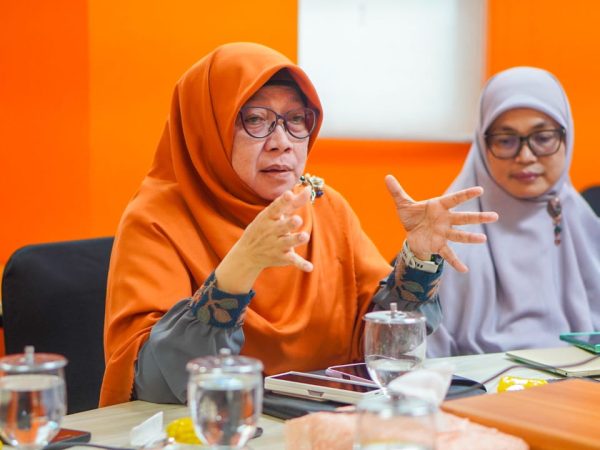 Tagih Rp60 Triliun Pajak Mandek, Anis Byarwati: Bisa Tutupi 20% Defisit APBN Tanpa Utang Baru